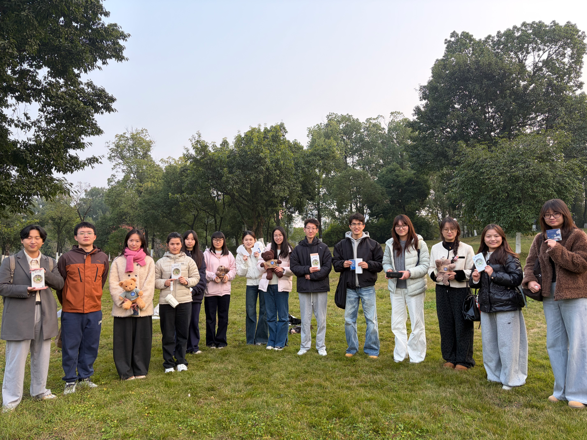 小黄书
学硕一支部开展“重温红色历程·凝聚奋进力量”主题党日活动